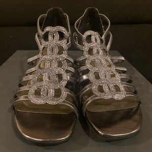 GREY SHORT HEELS- NEW YORK TRANSIT